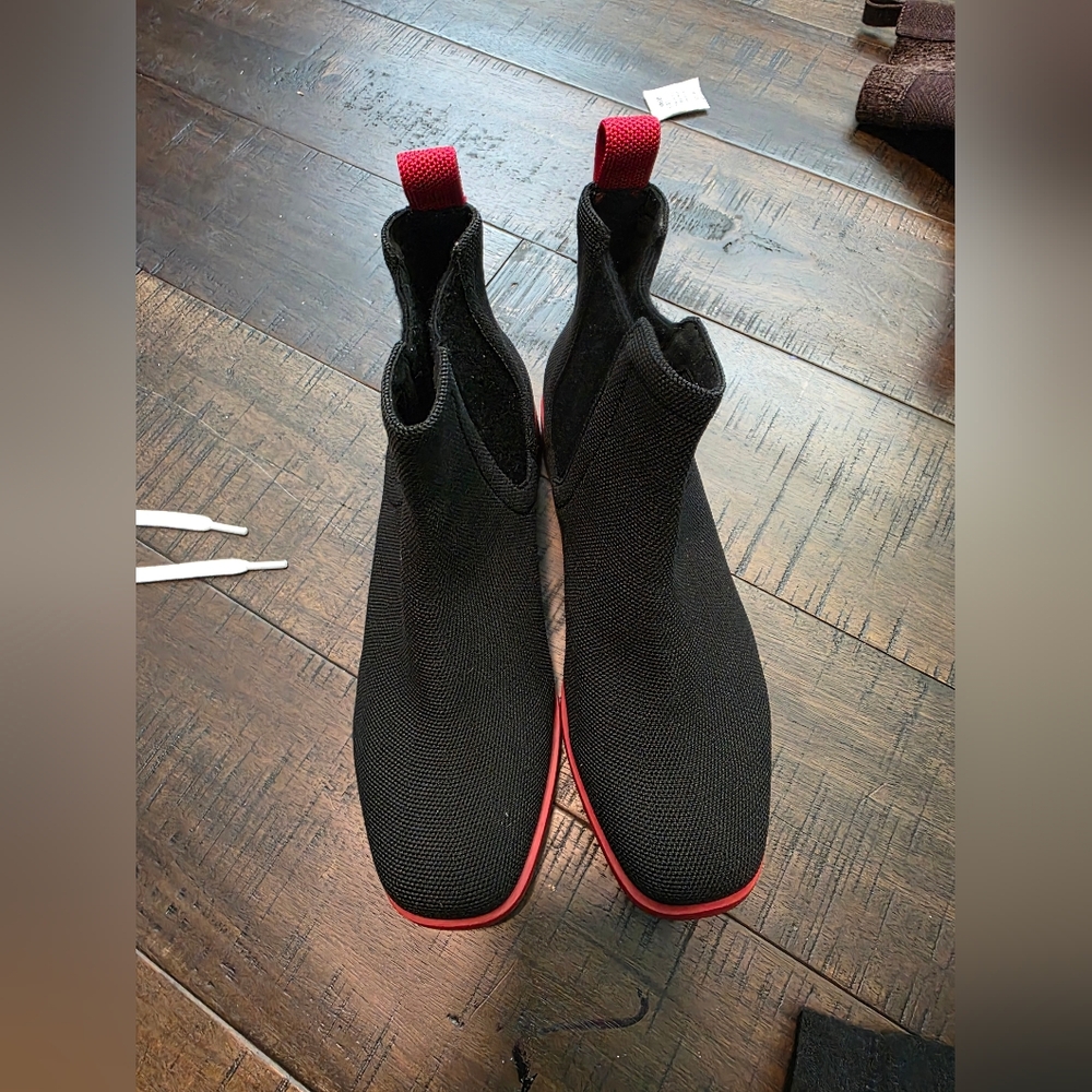 Stylish Black and Red Women's Boots From Vivaia Size 7.5 /EU 38.5